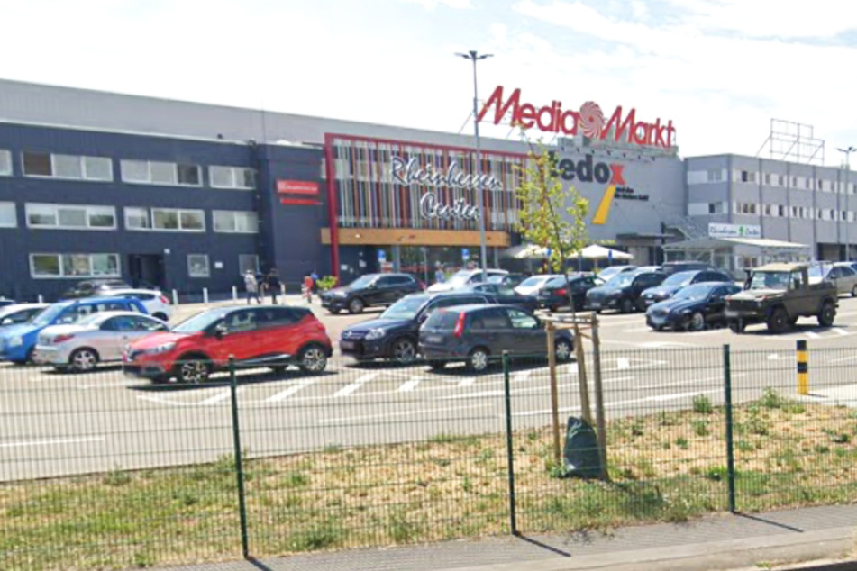 MediaMarkt Alzey (im Rheinhessen-Center) auf der Karl-Heinz-Kipp-Straße 23.