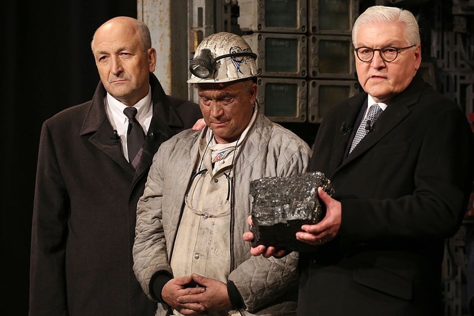 Köln: Historisch: Frank-Walter Steinmeier übergibt letzte Kohle ans "Haus der Geschichte"