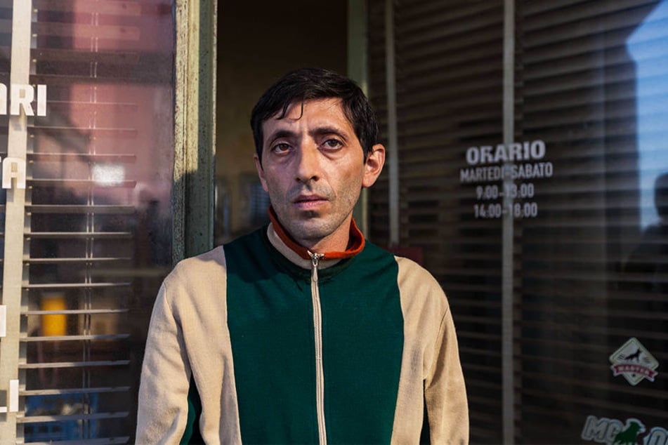 Marcello (Marcello Fonte) kommt mit seinem Gehalt als Hundefriseur nur gerade so über die Runden.