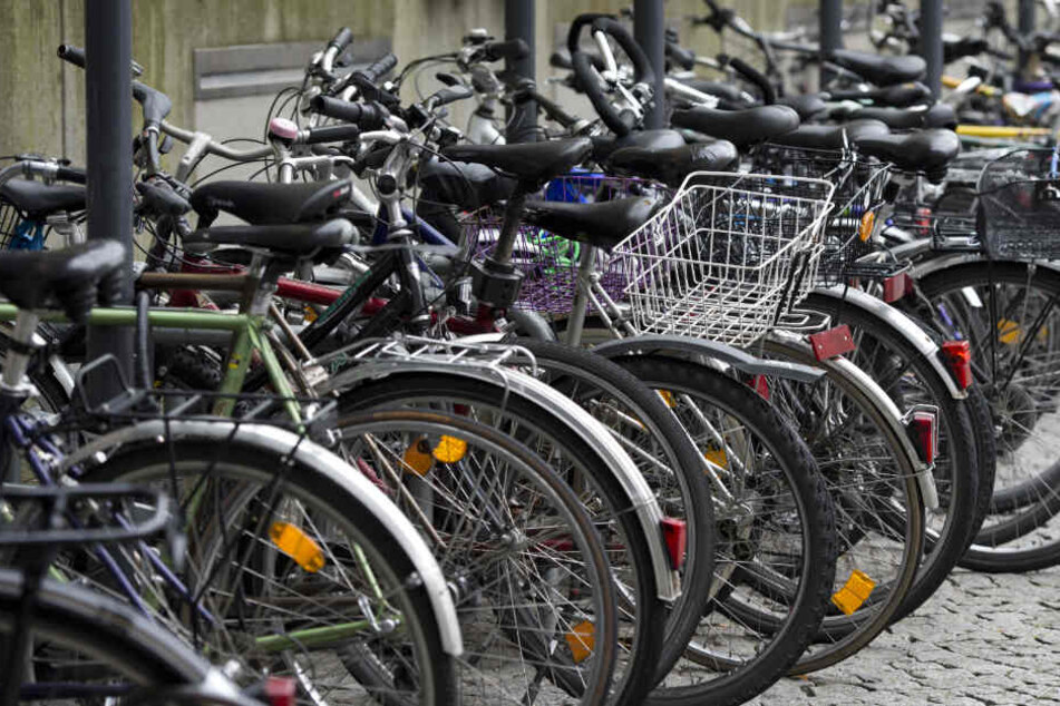 Die Täter flüchteten auf Fahrrädern (Symbolfoto).