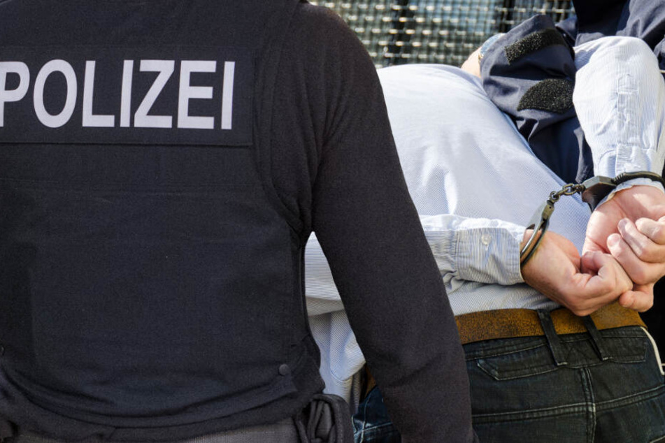 Drei junge Männer wurde als Tatverdächtige ermittelt und in Haft genommen (Symbolbild).