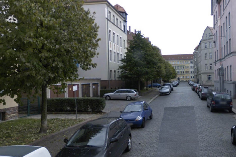 Auf dieser Straße im Stadtteil Abtnaundorf begegnete der 59-Jährige dem Lok-Trio.