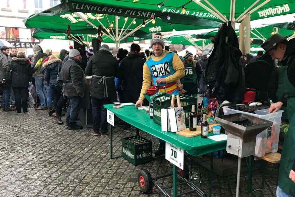 Das schlechte Wetter macht den 100 Teams nichts weiter aus.