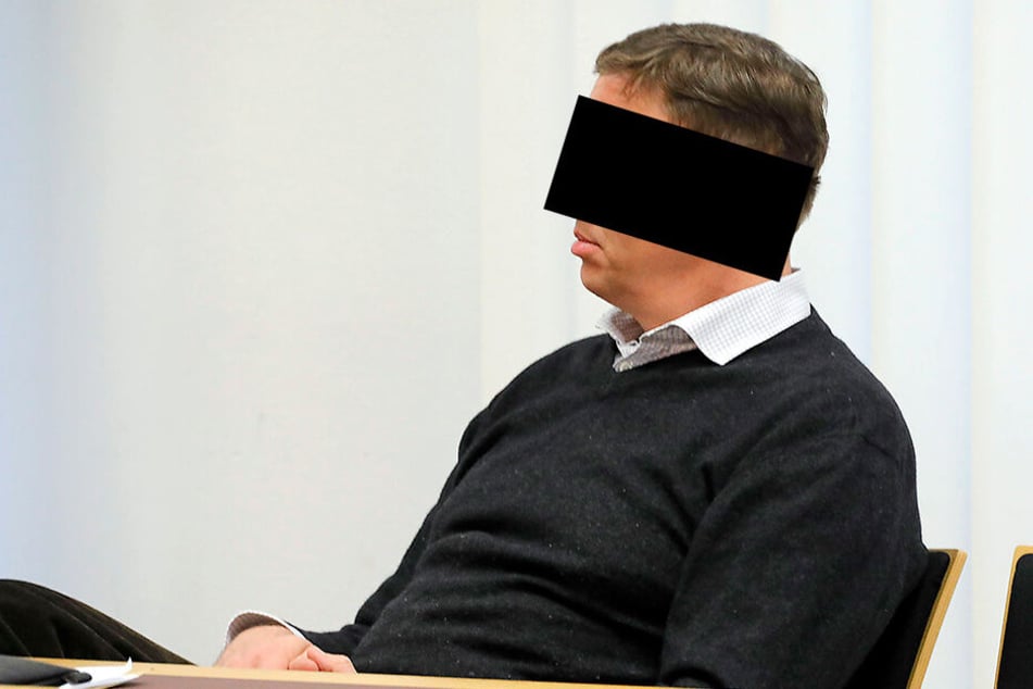 Baron Hubertus von W. (48) lebt mittlerweile in Innsbruck (Österreich), musste gestern vors Amtsgericht Chemnitz.