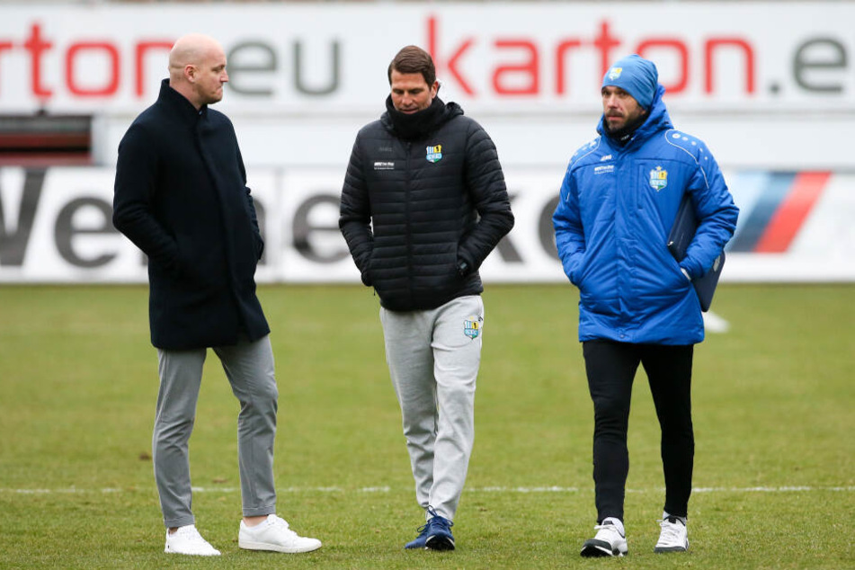 Sportdirektor Armin Causevic, Trainer Patrick Glöckner und Co Christian Tiffert hatten nach der verpatzten Generalprobe einigen Redebedarf.