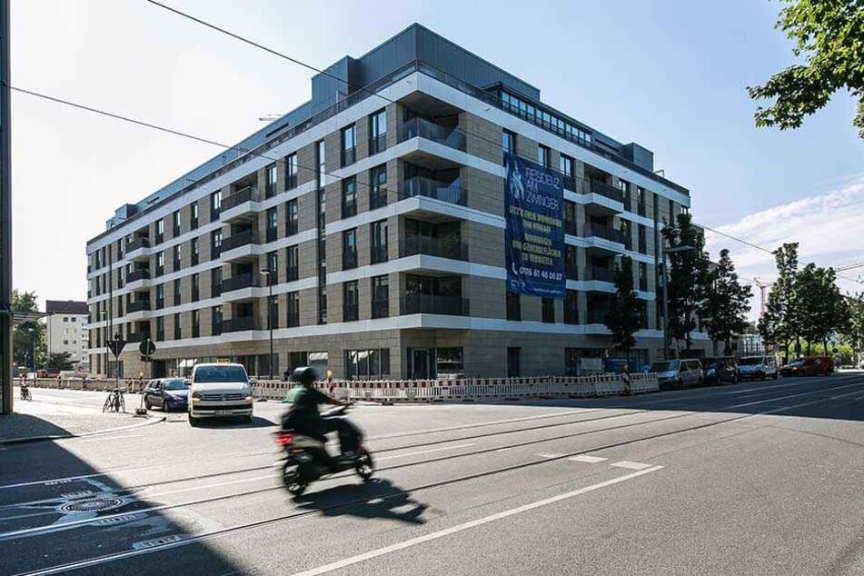 In diesem Neubau gegenüber dem Zwinger eröffnet Promi-Wirt Gerd Kastenmeier
sein exklusives Club-Restaurant.