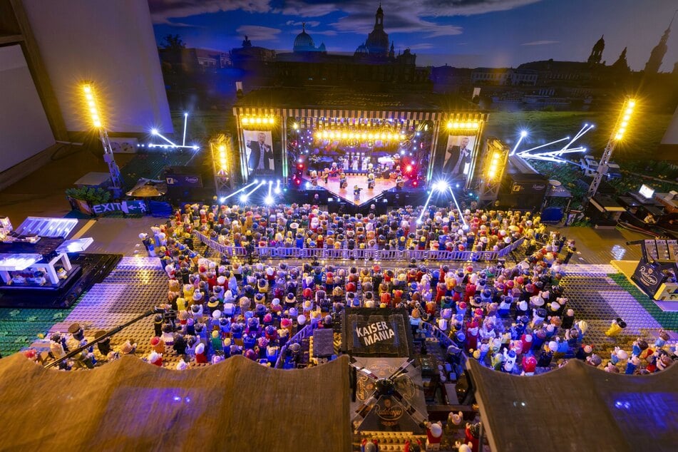 Erst auf den zweiten Blick erkennt man: Diese Kaisermania steht nicht auf den Elbwiesen, sondern in Laubegast.