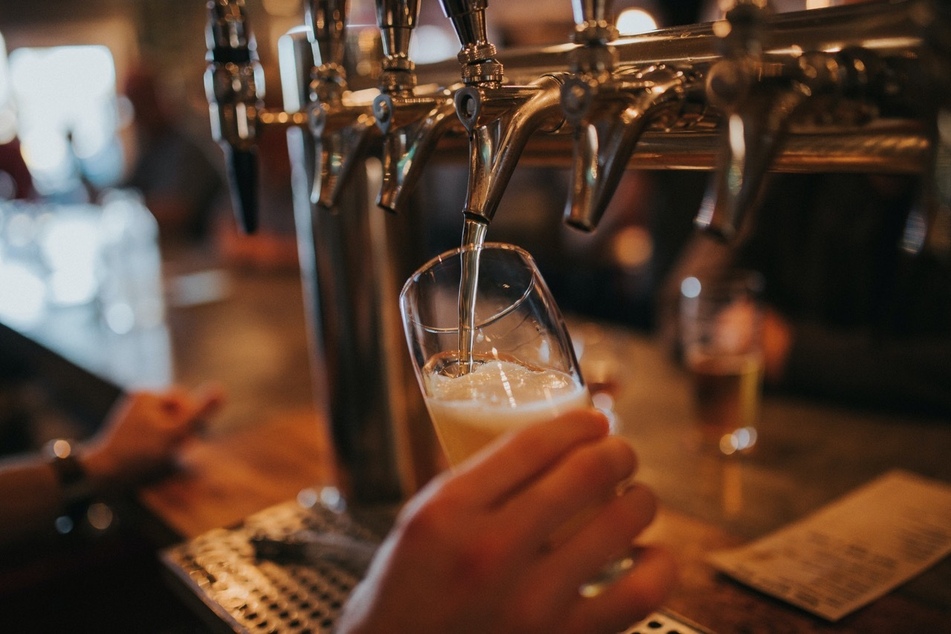 Im Biergarten der Gaststätte Reichenhain kannst Du verschiedene Biersorten vom Fass genießen. (Symbolbild)