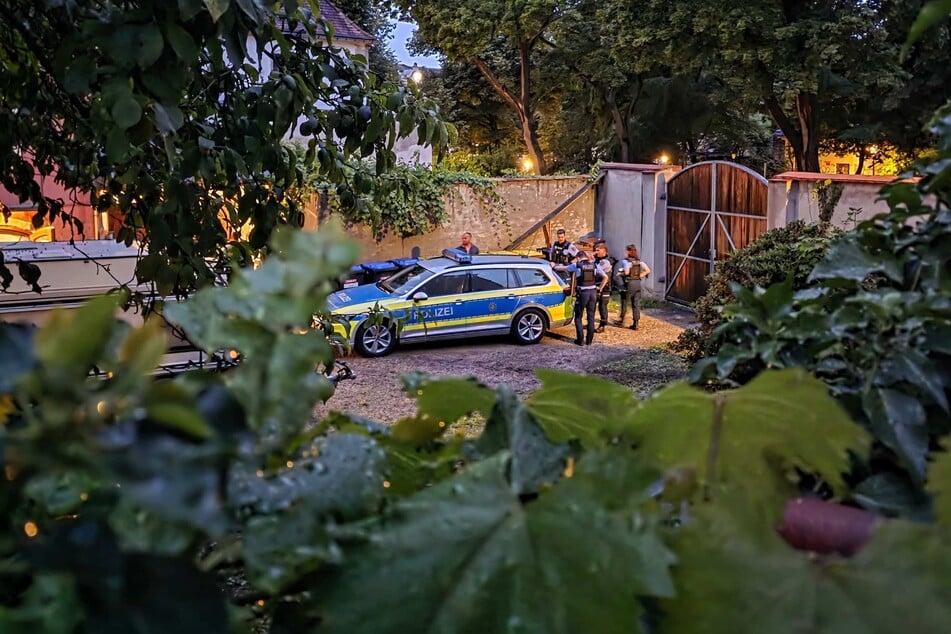 In der Poststraße in Zittau sackten die Polizisten den Verdächtigen ein.