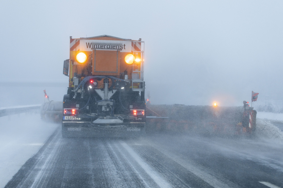 Auf der A72 bei Plauen war der Winterdienst im Dauereinsatz!