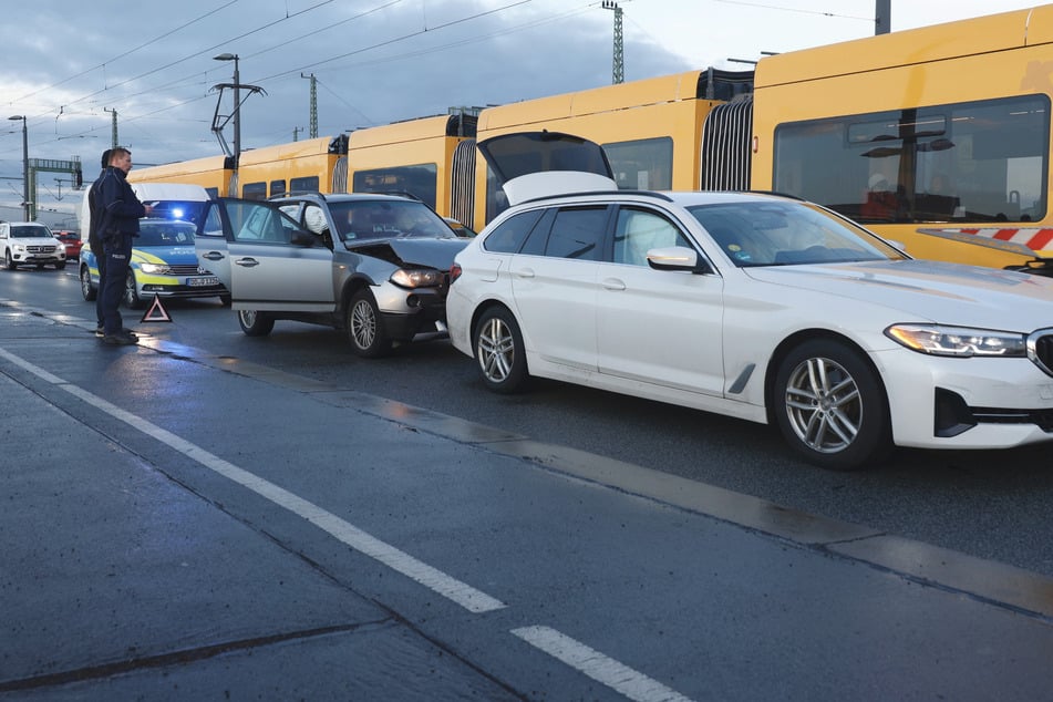 In der Evakuierungszeit legte auch noch ein Unfall die Marienbrücke lahm.