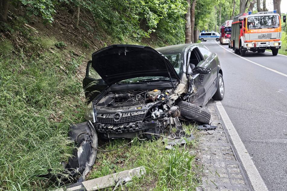 Auf der Hofer Landstraße bei Plauen krachte am heutigen Nachmittag ein Opel mit einem Seat zusammen.