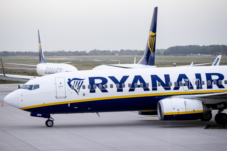 Ryanair erwägt einen Rückzug von der Londoner Börse. Im Zuge des Brexits sei das gehandelte Aktienvolumen deutlich zurückgegangen, hieß es zur Begründung. Im Dezember hatte die Fluggesellschaft alle Nicht-EU-Bürger vom Kauf von Stammaktien ausgeschlossen und ihre Stimmrechte kassiert.