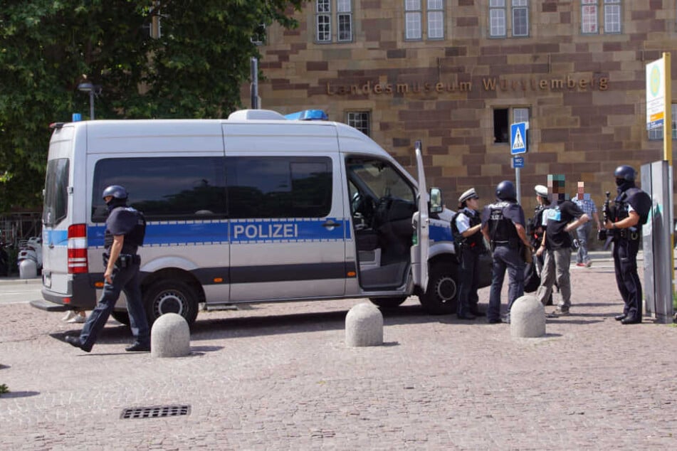 Zahlreiche Einsatzkräfte waren auf dem Schlossplatz unterwegs.