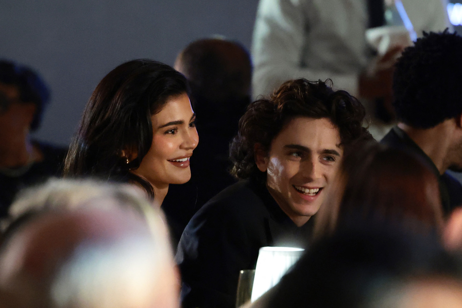 Kylie Jenner and Timothée Chalamet (r.) spark pregnancy rumors after the makeup mogul was allegedly spotted filming a pregnancy reveal for The Kardashians.