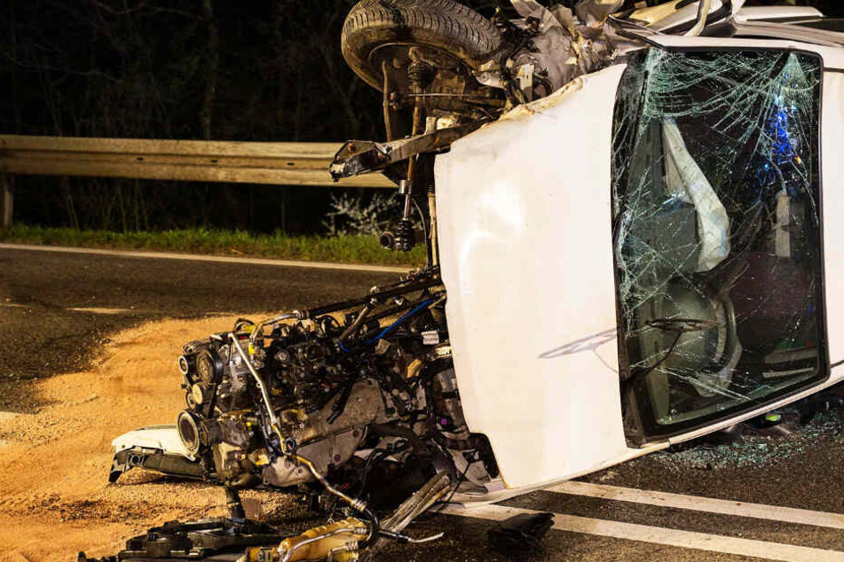 Von dem Fiat Panda blieb nur ein zertrümmertes Wrack übrig.