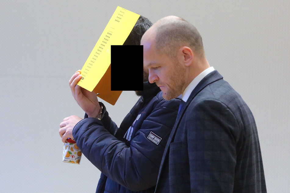 Habib F. (35) in Begleitung seines Anwalts Carsten Brunzel am Landgericht Dresden.