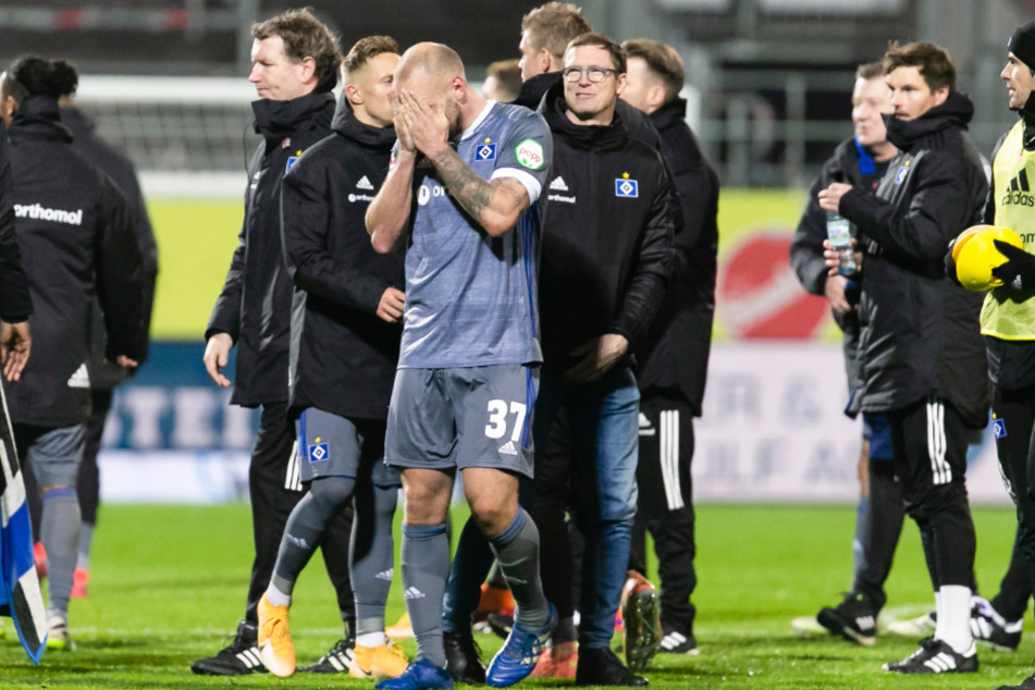 Bereits nach dem 1:1. im Nordderby gegen Holstein Kiel am Montagabend war der HSV enttäuscht.