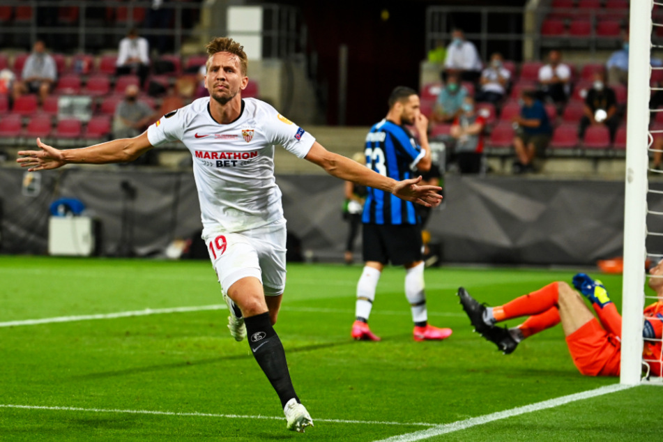 The former Gladbach player Luuk de Jong (l.) scored twice for Sevilla in Cologne.