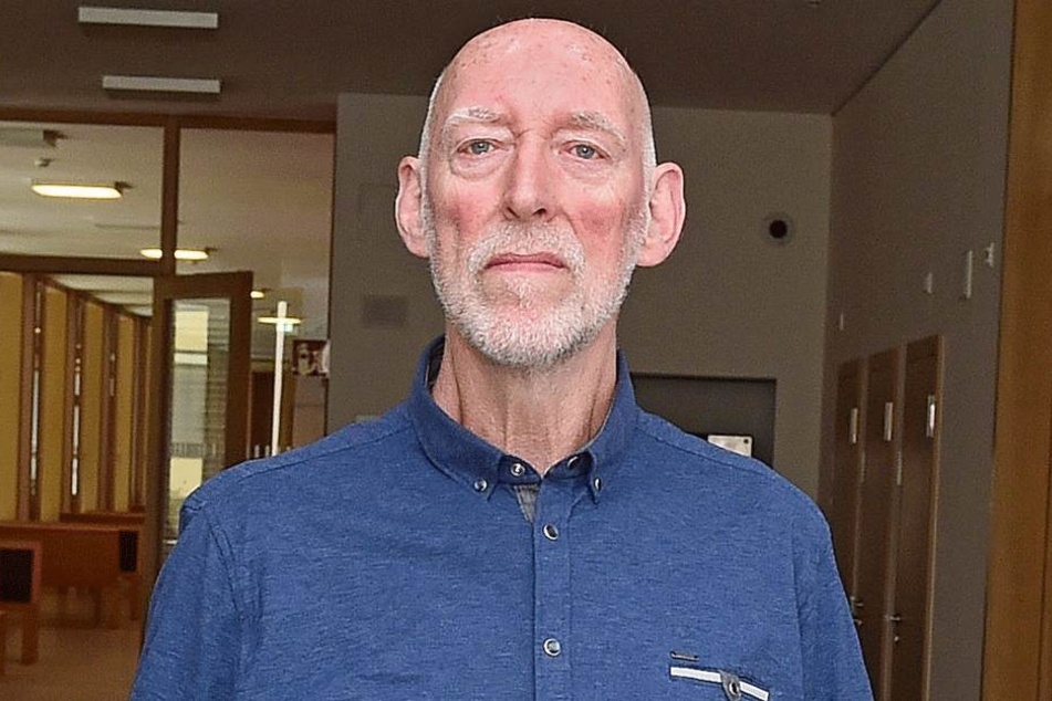 Günther H. (73) musste beim Wahlkampf für die AfD schwer einstecken, wurde am Info-Stand körperlich attackiert.