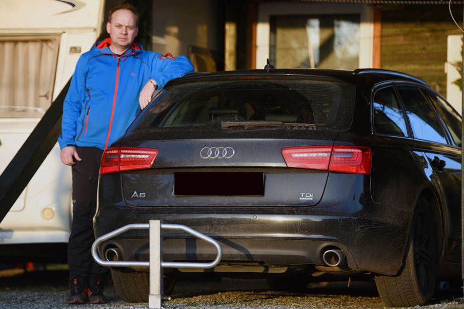 Der Löbauer Ray W. (48) hat seinen Audi mittlerweile mit einem Parkbügel gesichert.