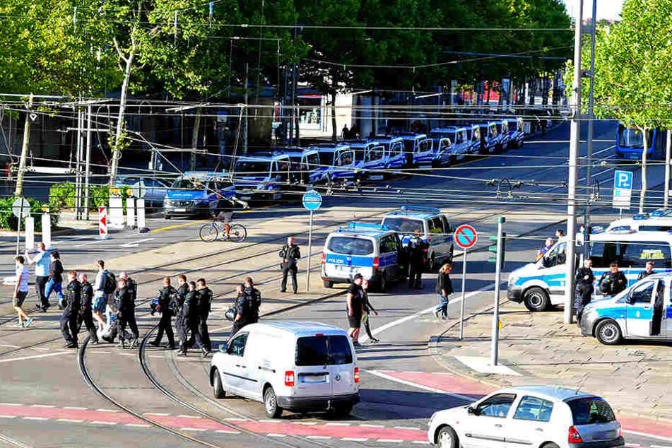 Ab dem späten Nachmittag bis in die Nacht hinein zeigte die Polizei verstärkte Präsenz in der Innenstadt.