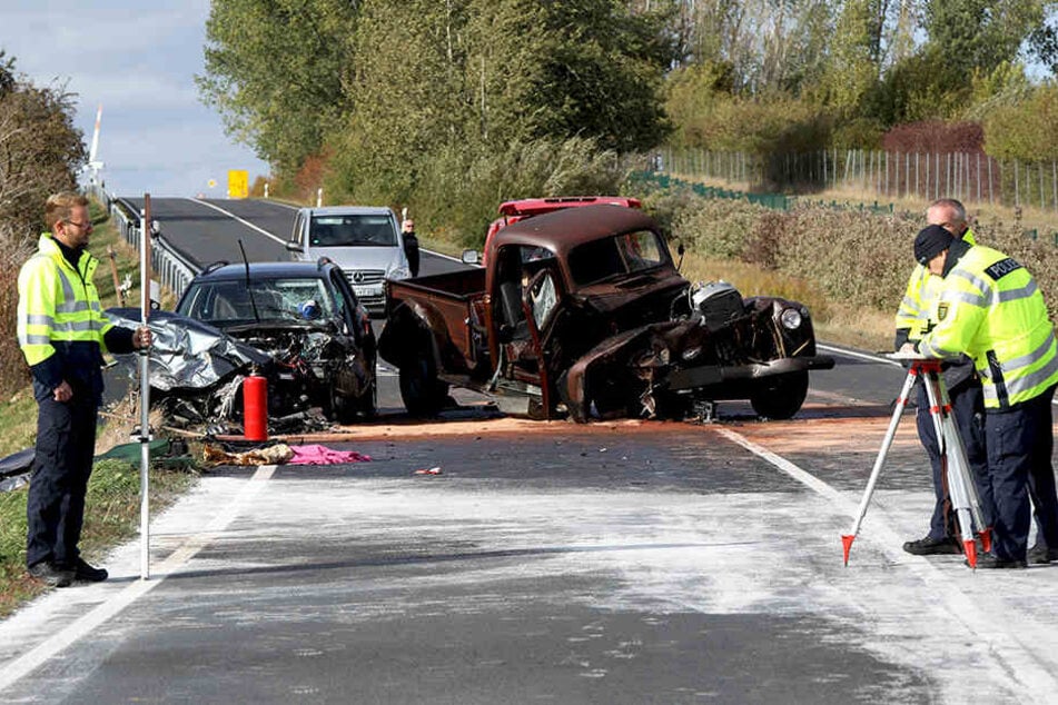 An der Unfallstelle musste die Bundesstraße 169 vollgesperrt werden.
