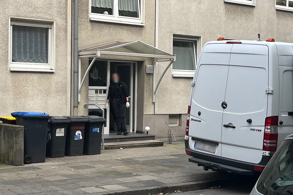 Einsatzkräfte der Polizei wurden am Donnerstag zu einem Einsatz in Duisburg gerufen. Dabei wurde ein bewaffneten Angreifer von einem Beamten erschossen.
