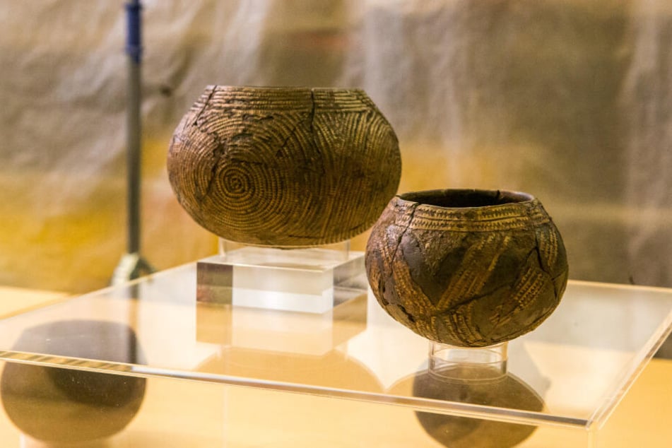 Diese verzierten Keramikgefäße warfen die Ur-Sachsen vor 7000 Jahren in den Brunnen, oder sie entglitten ihren Händen.