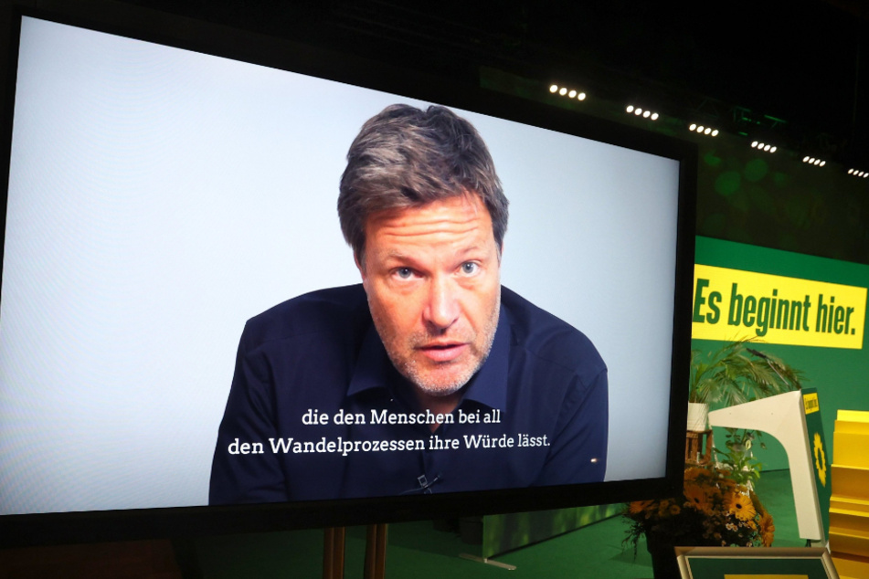 Die Rede von Robert Habeck (51), Bundesvorsitzender Bündnis 90/Die Grünen, wird beim Landesparteitag der bayerischen Grünen digital übertragen.