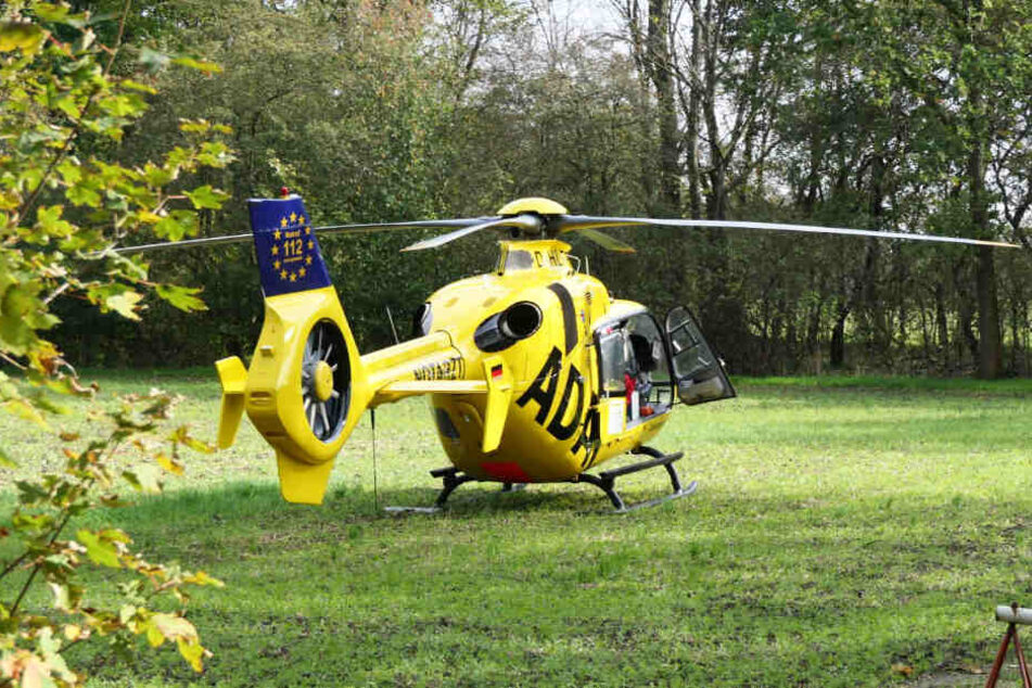 Der Verletzte wurde mit einem Rettungshubschrauber in ein Krankenhaus gebracht.