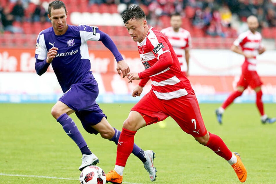 Tim Danneberg (l.), hier im Duell mit Zwickaus Janik Mäder, beendete seine Karriere nach dem Zweitliga-Aufstieg mit dem VfL Osnabrück.