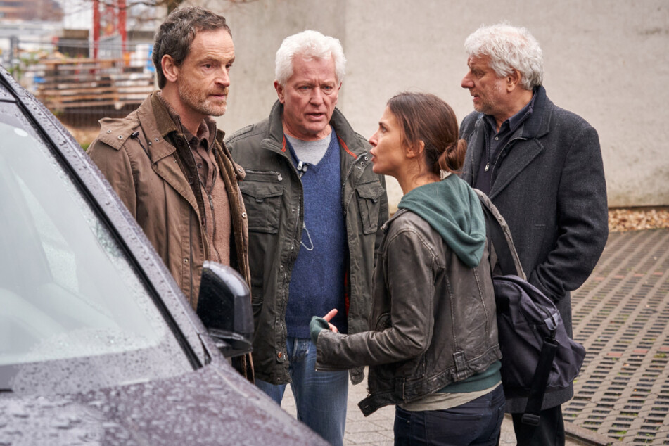 Nora Dalay (Aylin Tezel) geht im ersten Teil ein hohes persönliches Risiko ein und steht unter Druck bei den Ermittlungen mit Peter Faber (Jörg Hartmann, l), Ivo Batic (Miroslav Nemec, 2.v.l.) und Franz Leitmayr (Udo Wachtveitl).