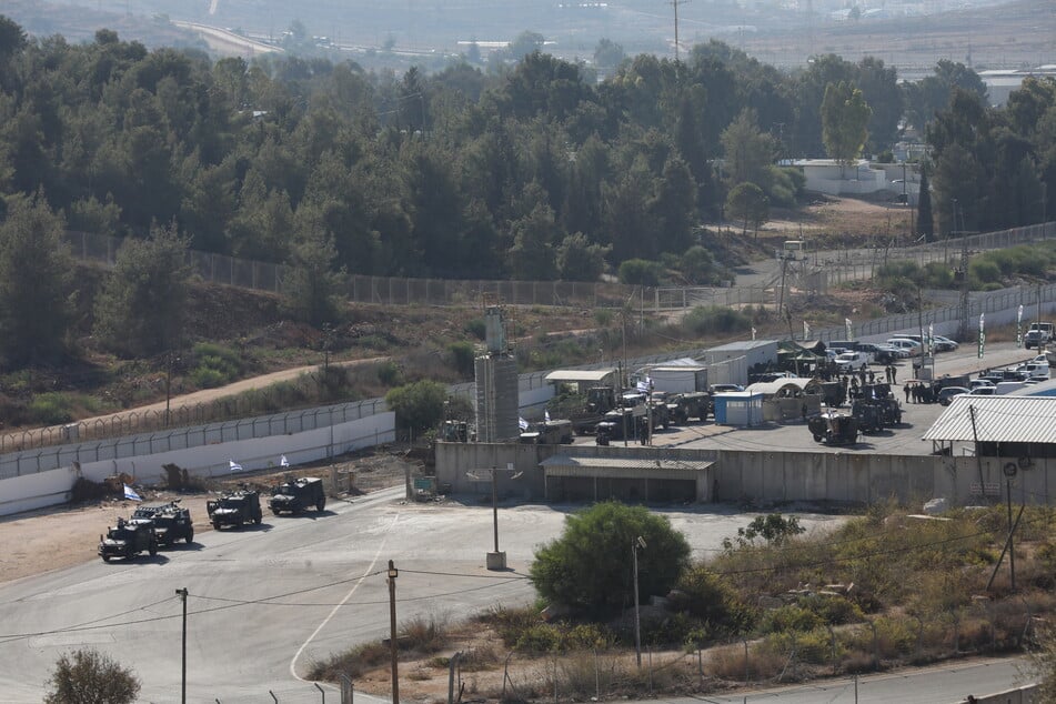 Erste palästinensische Gefangene haben das israelische Gefängnis "Ofer" verlassen.