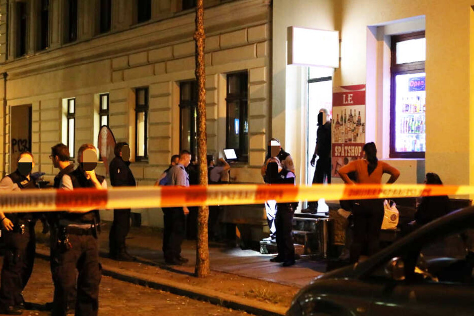 Ein 19-Jähriger wurde in der Hedwigstraße mit einem Messer verletzt.