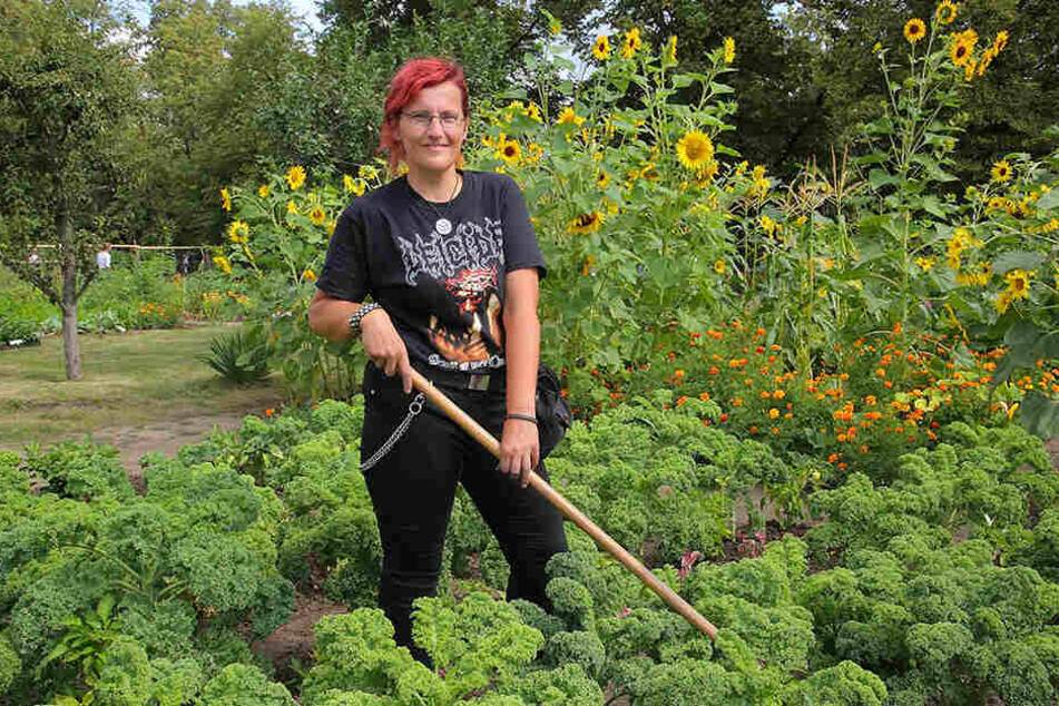 Sucht einen Job: Der Dresdnerin Madeleine Celik (45) gefällt die gärtnerische Arbeit.