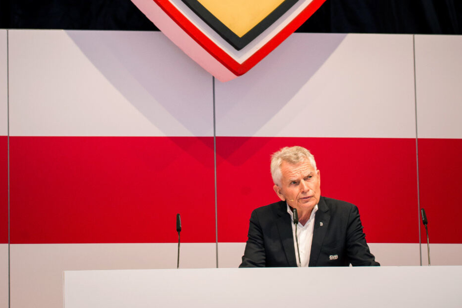 Da steht er noch auf dem Podium als Präsident des VfB Stuttgart: Wolfgang Dietrich.