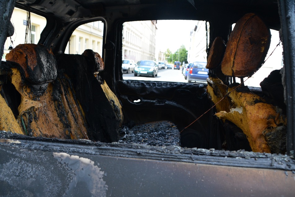 Leipzig: Zwei Autos in Anger-Crottendorf abgefackelt: Polizei vermutet Brandstiftung