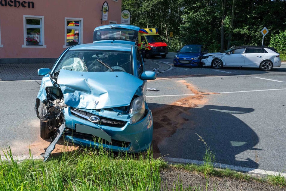 Drei Fahrzeuge stießen in der Gemeinde Bertsdorf-Hörnitz zusammen.
