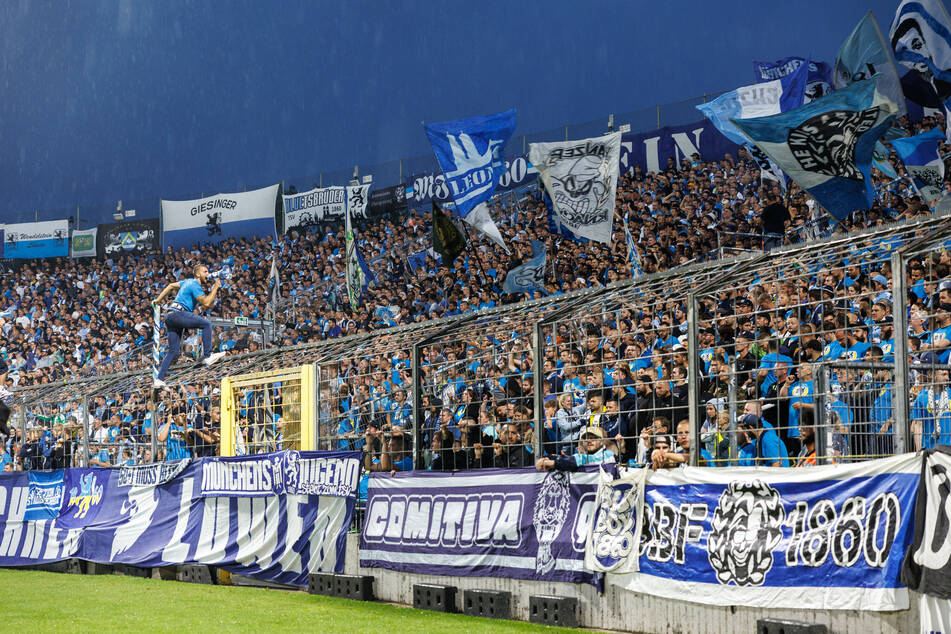 Grund zur Freude gab es aus Sicht der Fans des TSV 1860 München im DFB-Pokal gegen Borussia Dortmund zwar nicht - die Stimmung war dennoch gut.