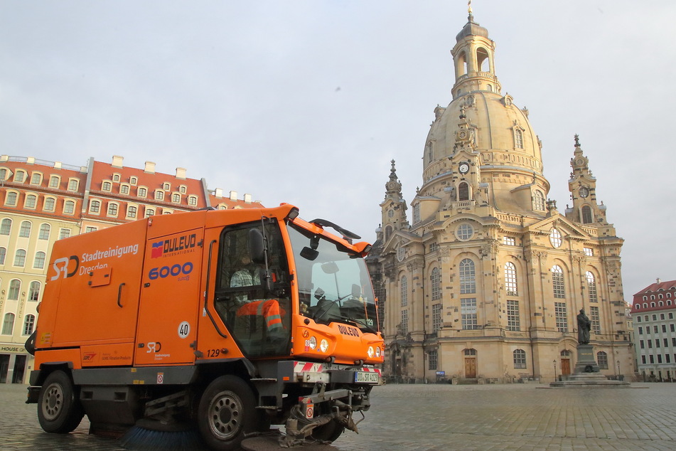 Frühes Aufstehen, arbeiten bei jedem Wetter: Die Helden der Städtischen Reinigung (SRD) sorgen dafür, dass Dresden auch nach den Festen glänzt.