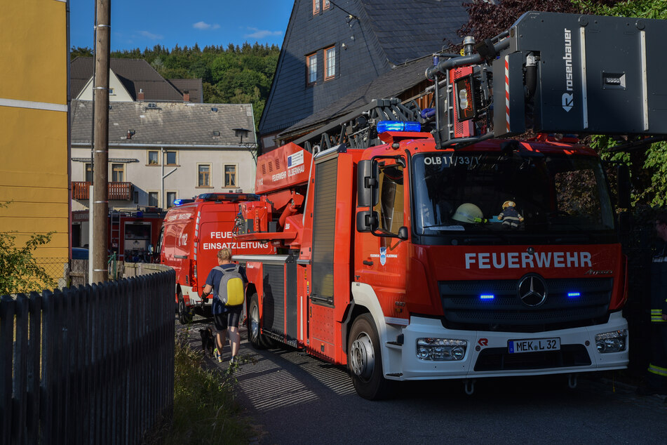Die Feuerwehr war mit sechs Fahrzeugen vor Ort.