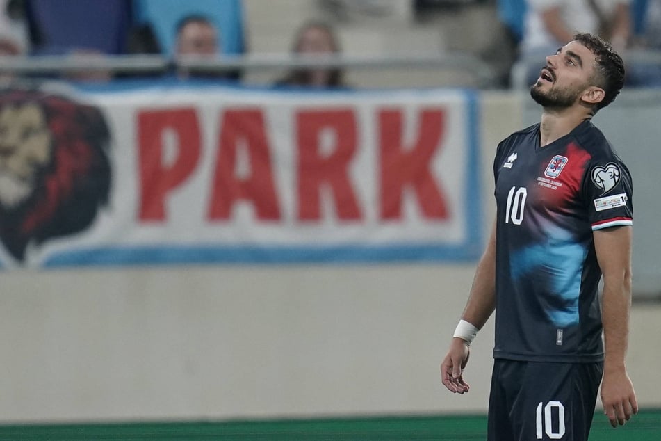 St.-Pauli-Profi Danel Sinani wird das Duell mit der DFB-Elf im Oktober verpassen. Gegen die Slowakei sah der Offensivspieler in der Nachspielzeit die zweite gelbe Karte im laufenden Wettbewerb und fehlt damit gesperrt.