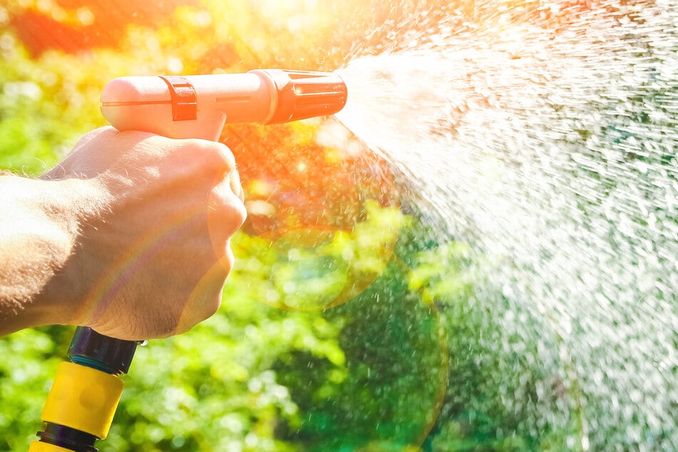 Geht es nach dem Deutschen Städte- und Gemeindebund (DStGB), dann sollte derzeit kein Tropfen Wasser verschwendet werden. (Symbolfoto)
