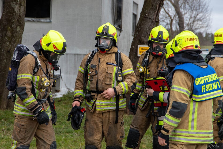 Die Feuerwehr konnte den 85-Jährigen nur noch tot aus dem brennenden Haus bergen.