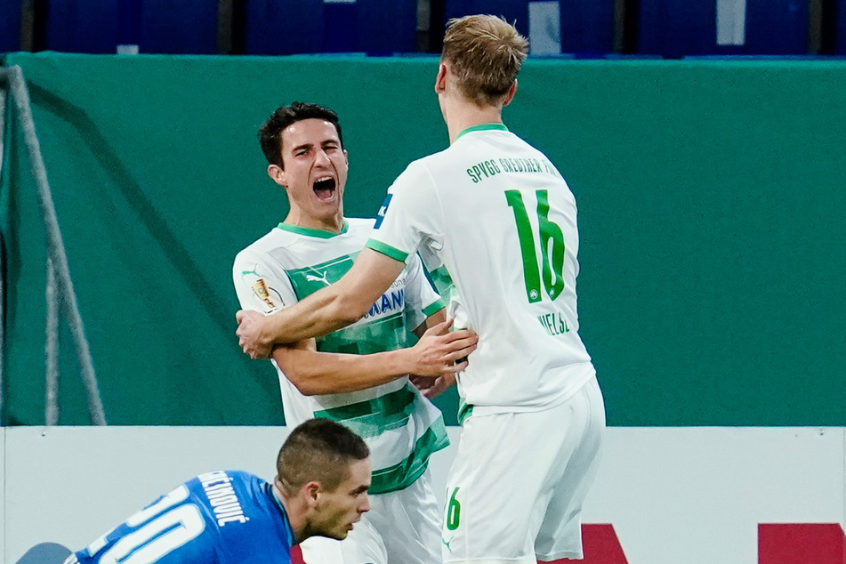 Fürths Marco Meyerhöfer (l.) versenkte den entscheidenden Elfmeter.