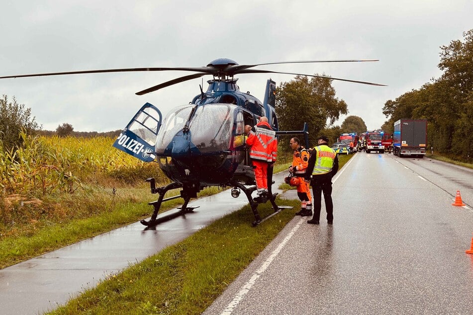 Auch ein Hubschrauber landete am Unfallort.