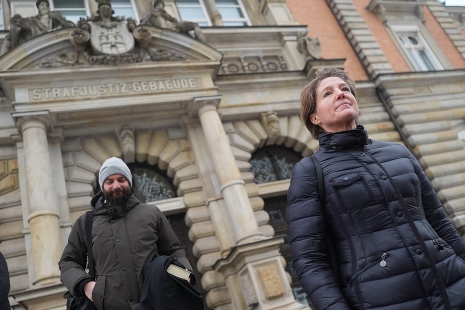 Das Gericht wies unter anderem die Ablehnungsgesuche von Christina Block und ihrem Verteidiger Ingo Bott (42, l.) zurück.
