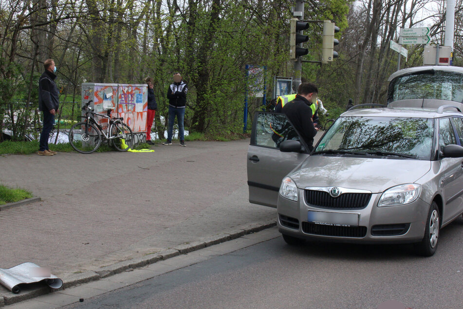 Am Freitagabend gab es am Schleußiger Weg einen Unfall.