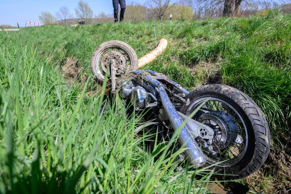 Tragischer Fund bei nächtlicher Streifenfahrt: Polizei entdeckt toten Biker (26)